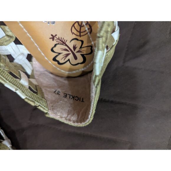 Pretty green & white colored leather woven ballet flats w/ matching green bows - Picture 2 of 8